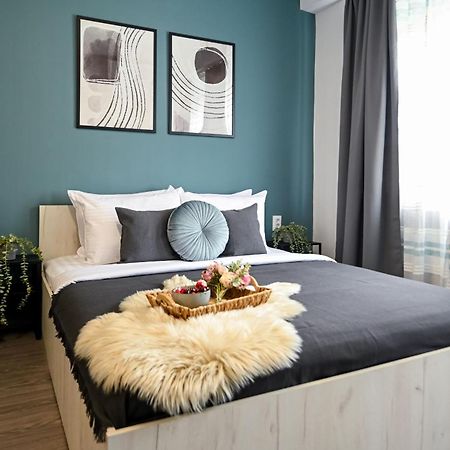 Old Town Charm - Modern & Comfortable Accommodation In The Heart Of The City Bukarest Eksteriør billede