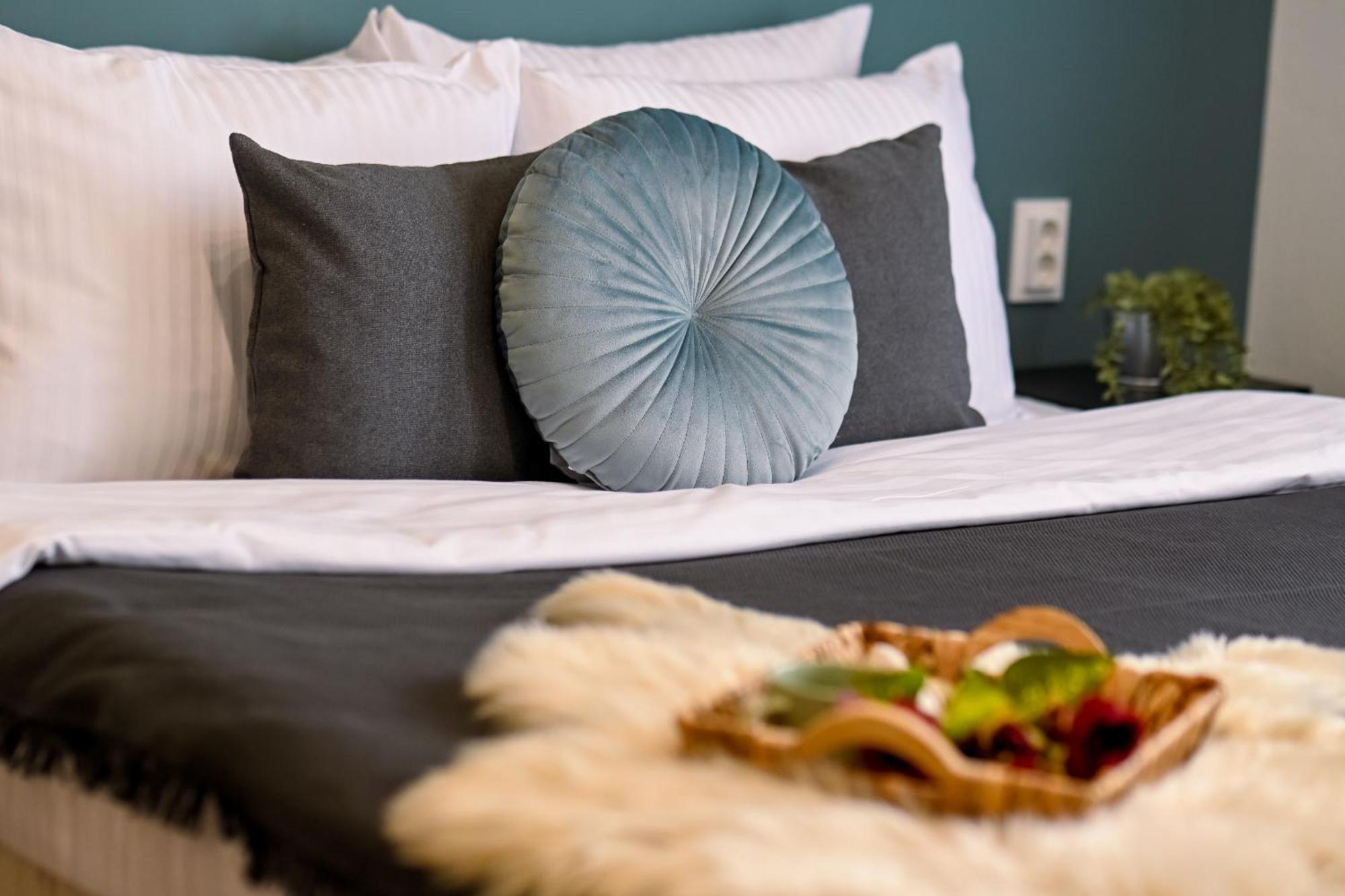 Old Town Charm - Modern & Comfortable Accommodation In The Heart Of The City Bukarest Eksteriør billede