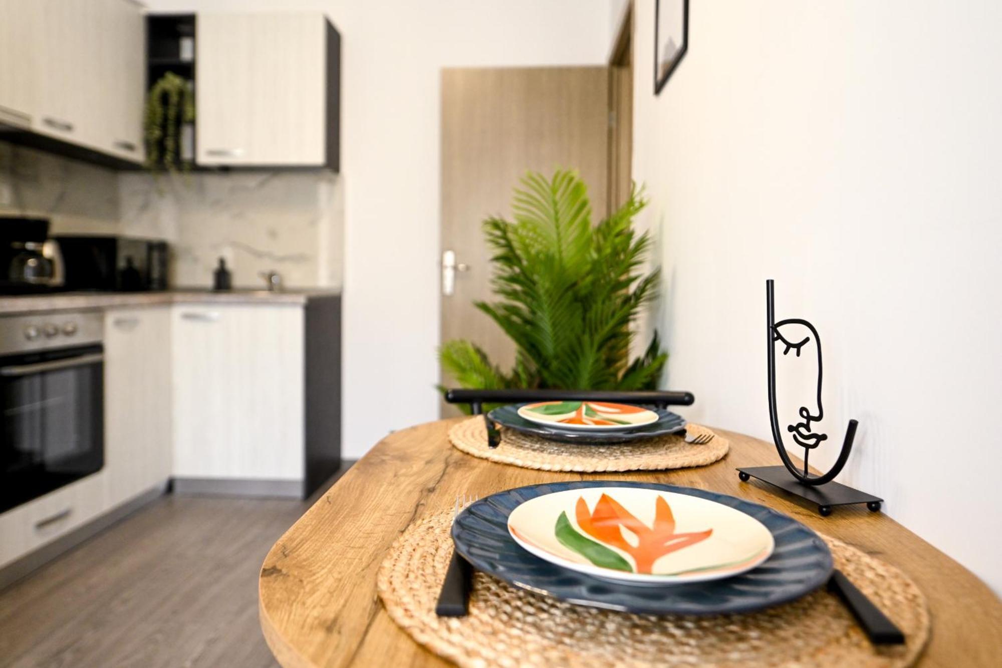 Old Town Charm - Modern & Comfortable Accommodation In The Heart Of The City Bukarest Eksteriør billede