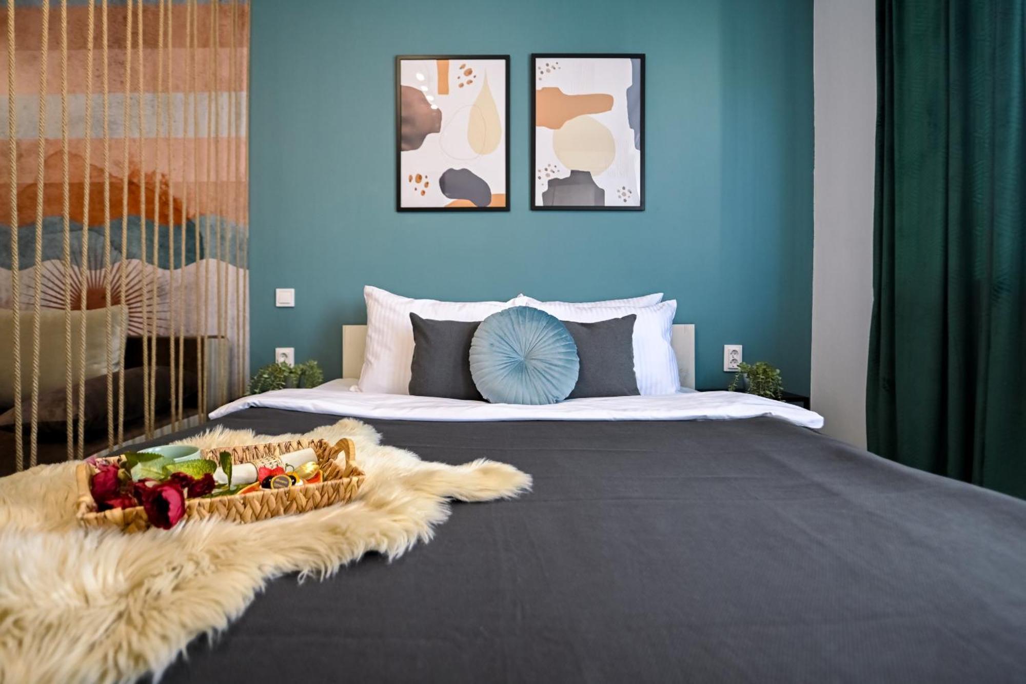 Old Town Charm - Modern & Comfortable Accommodation In The Heart Of The City Bukarest Eksteriør billede