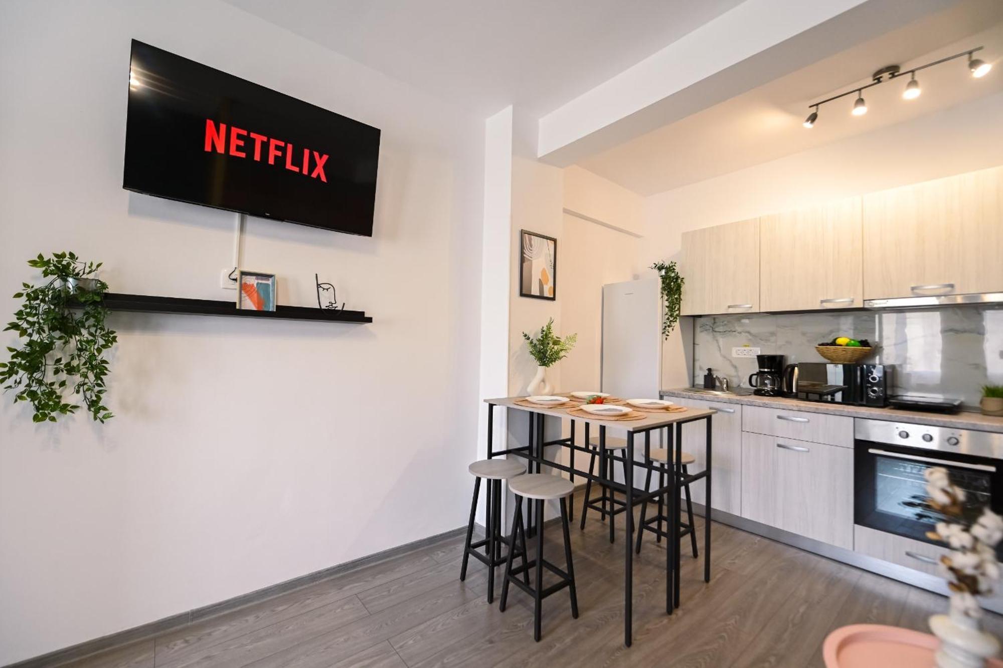 Old Town Charm - Modern & Comfortable Accommodation In The Heart Of The City Bukarest Eksteriør billede